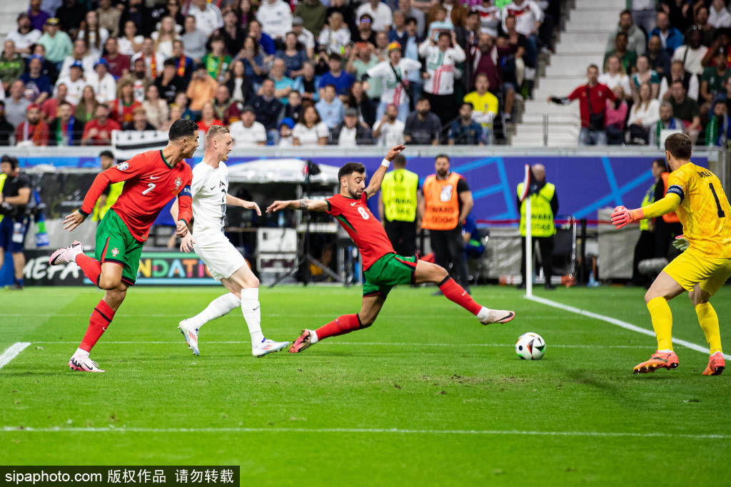 曼联传奇克里斯蒂亚诺·罗纳尔多在承认退役后发出重大公告