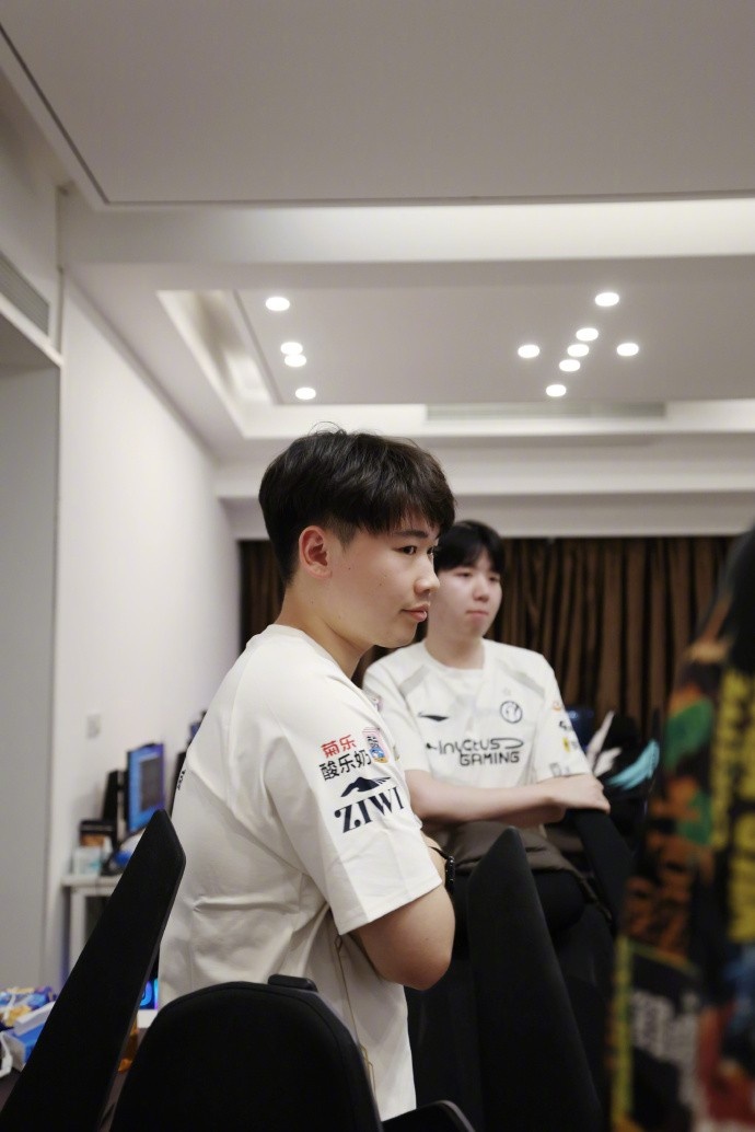 iG官媒发布德杯赛后返图：认真复盘，下场加油